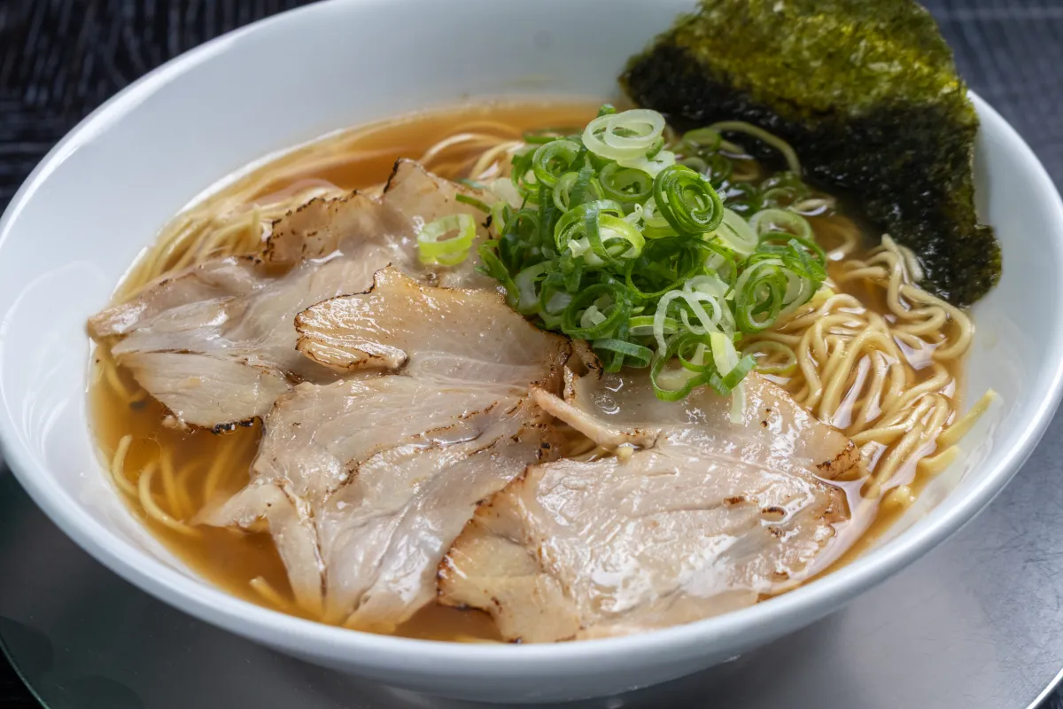 一杯に合わせて選ぶ、<br>スープと特注麺